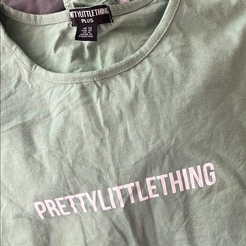 Sold ❗️❗️PrettyLittleThing Green Short Sleeve Bodysuit - Picture 2 of 3